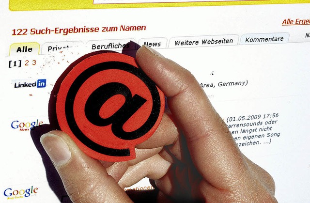 Ausradieren ist nicht so einfach: Unli...  einem im Internet oft noch lange an.  | Foto: Kai Remmers/dpa/tmn