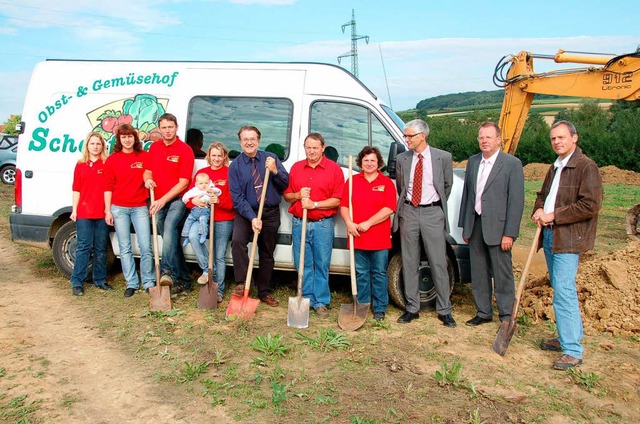 Spatenstich zum Neubauprojekt der Familie Schopferer in Egringen.  | Foto: senf