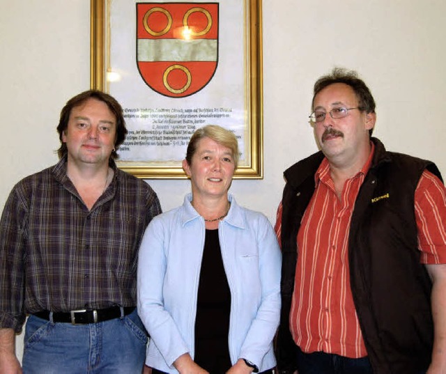 Christa Rtzer (Mitte) mit dem neuen s...chts ) und Ratsneuling Lothar Philipp.  | Foto: Paul Berger