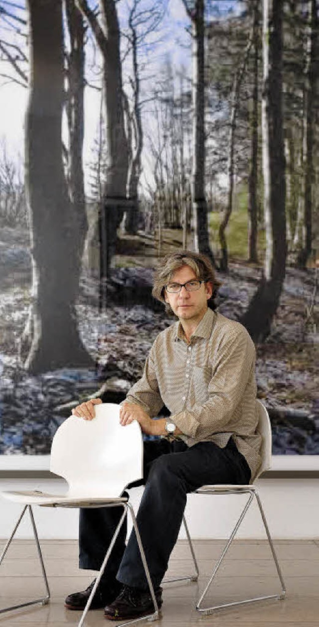 Thomas Ruff vor einem seiner Schauinslandbilder  | Foto: ingo schneider