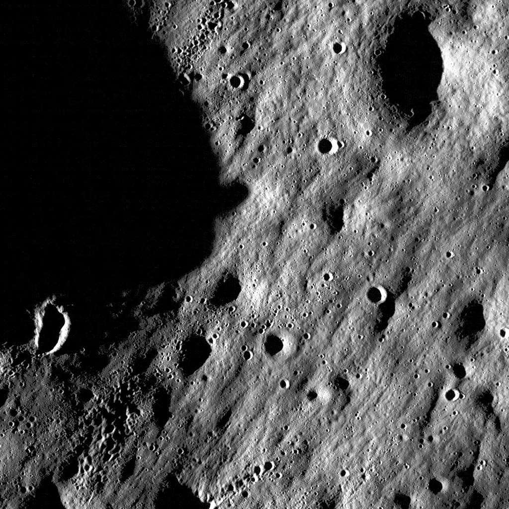 Die neue Mondsonde der NASA hat erste Bilder seit dem Eintritt in eine Umlaufbahn um den Erdtrabanten am 23. Juni gesendet.