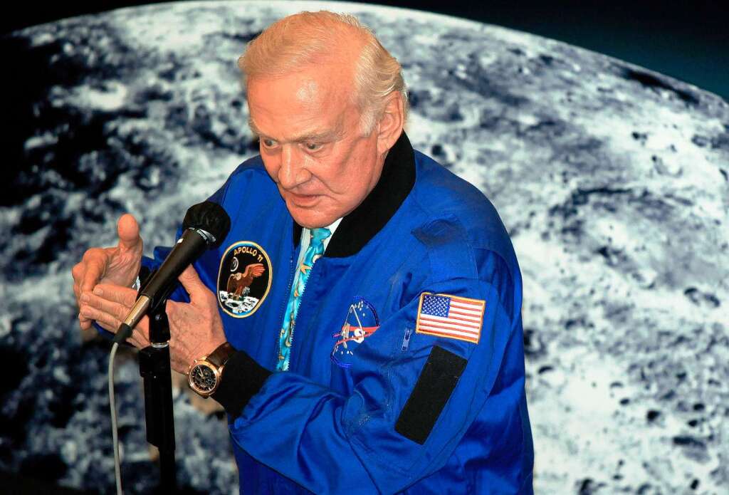 Wie ihm das wohl gefllt? Ex-Austronaut Buzz Aldrin bei einem Vortrag ber den Mond.