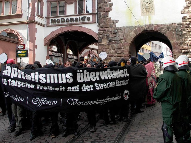 Demonstrationszug statt Straenbahn auf der Kaiser-Joseph-Strae.  | Foto: Claudia Kornmeier