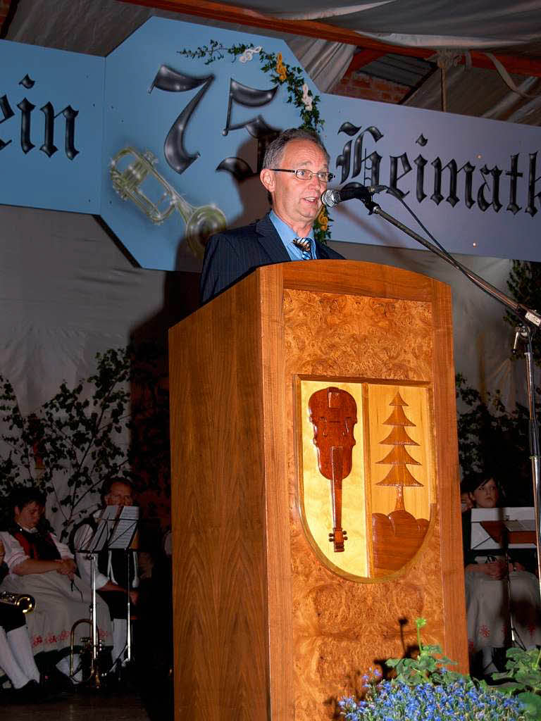 Bezirksdirigent Peter Frle lobte das hohe Niveau und das enorme Engagement des Musikvereins Heimatklang Htten