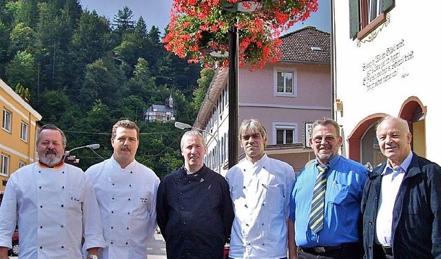 Spendable Zeller (v. l.): Bernhard Kna...stete Kapelle am Fu der Hohen Mhr.   | Foto: Hubert Dbele