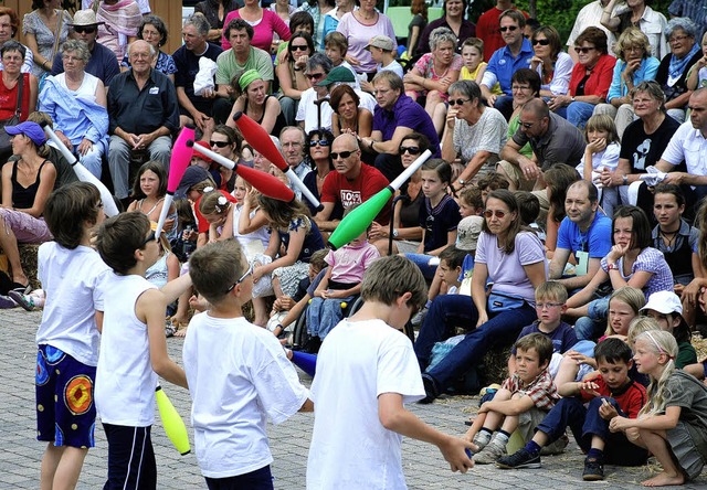 Volle Aufmerksamkeit hatten die jungen Artisten  fr ihre Jonglage.   | Foto: Gertrude Siefke