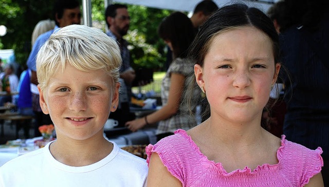 Die Spielplatznutzer Sandrino  und Lis... Spielplatzes am Mhlbach gute Noten.   | Foto: Gertrude Siefke