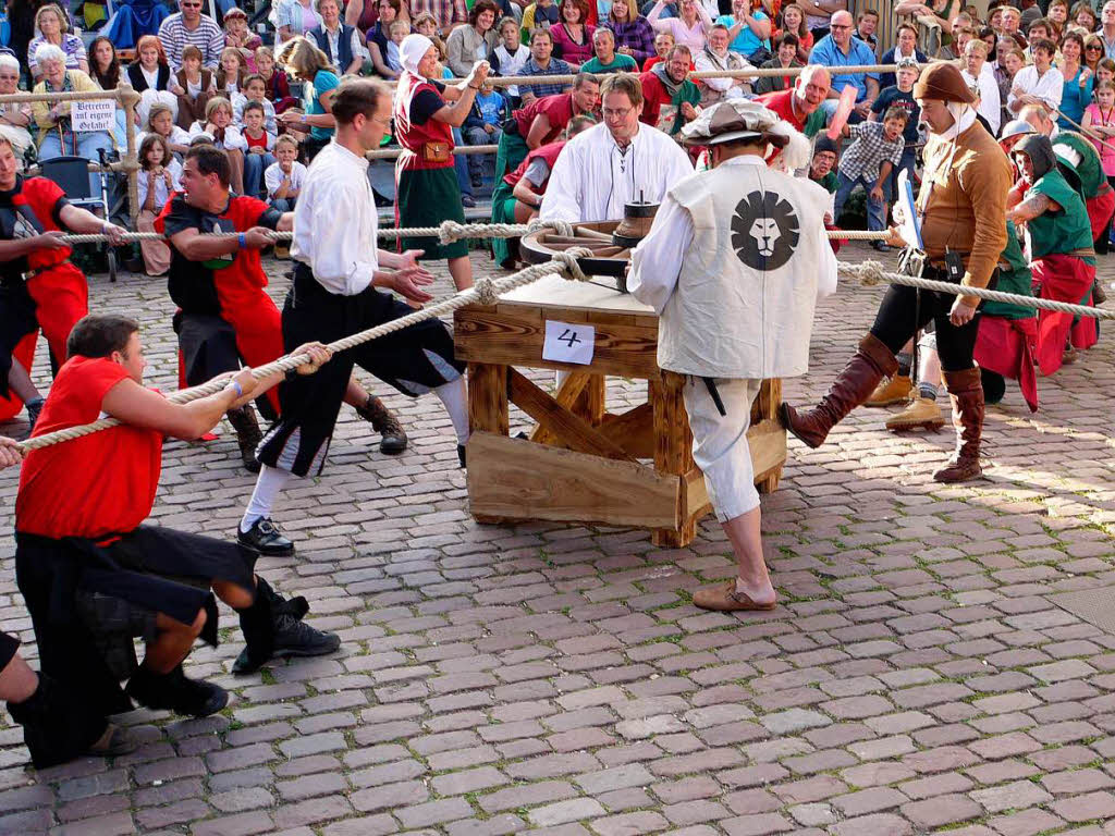 Bunte Kostme, buntes Treiben: Marktplatzfest in Waldkirch.