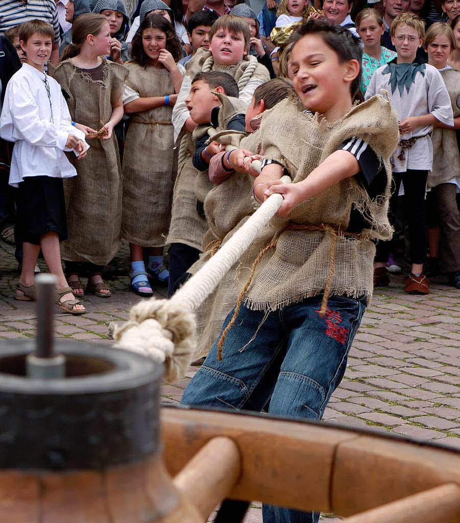 Bunte Kostme, buntes Treiben: Marktplatzfest in Waldkirch.