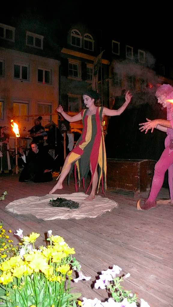 Bunte Kostme, buntes Treiben: Marktplatzfest in Waldkirch.