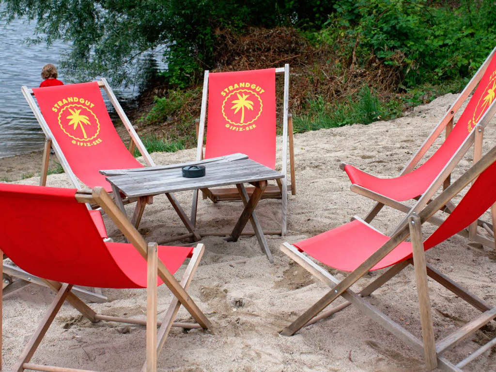 Regen wohin das Auge blickt. Die Eröffnungsparty ist leider ins Wasser gefallen. Regen wohin das Auge blickt. Die Eröffnungsparty ist leider ins Wasser gefallen.