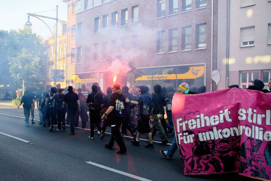 Unangemeldete Demos Haben In Freiburg Tradition - Freiburg - Badische ...