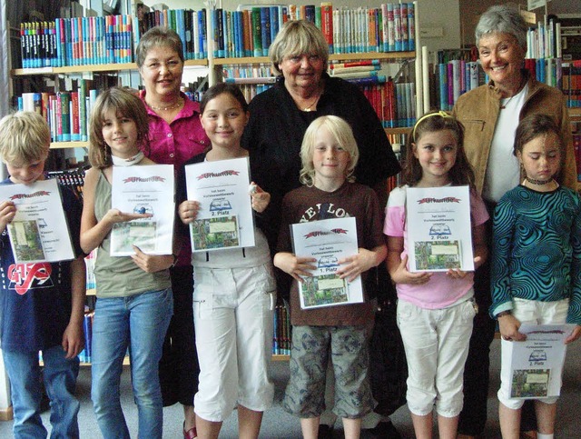 Vorlesewettbewerb der Grundschule Efri...argret Brombacher und Sieglinde Slabi.  | Foto: privat