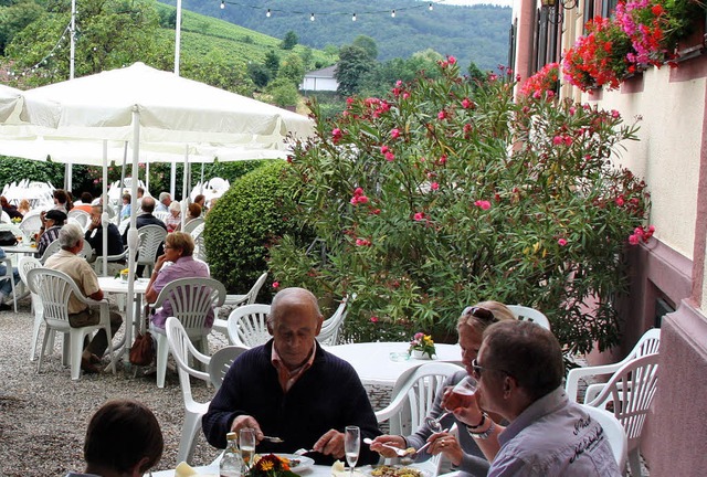 Die Gste genossen am Wochenende das s...tes Essen, Wein, Sekt und viel Musik.   | Foto: Silvia Faller