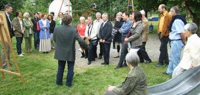 Viele Gste lieen sich beim gefhrten...n der Kaltenbachstiftung informieren.   | Foto: Johanna Hgg