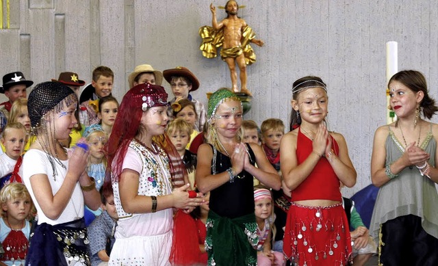 Egal ob Orientalen, Brasilianer, Texan...ie Kinder schlpfte in viele Rollen.    | Foto: Peter Heck