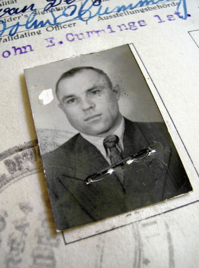 Demjanjuks Passbild auf einer Identifikationskarte von 1948   | Foto: dpa