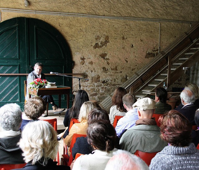 Christoph Meckel las  in Bollschweil a...lebt&#8220; an Marie Luise Kaschnitz.   | Foto: silvia Faller