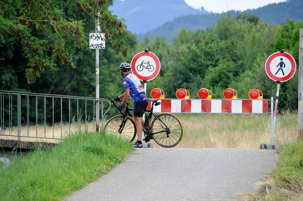 Radfahrer mussten einen weiten Umweg in Kauf nehmen, um von Kirchzarten nach Freiburg zu gelangen.