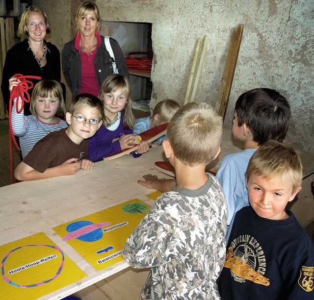 <Bildtext> Vorsitzende Antje Krmer (h...der Pause erfreuen kann.   </Bildtext>  | Foto: marion pfordt