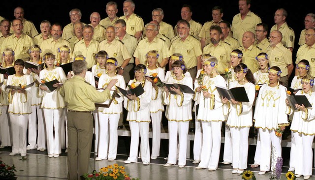 Gemeinsam sangen der Polizeichor Lahr und der   Chor Utro.     | Foto: Heidi Fssel