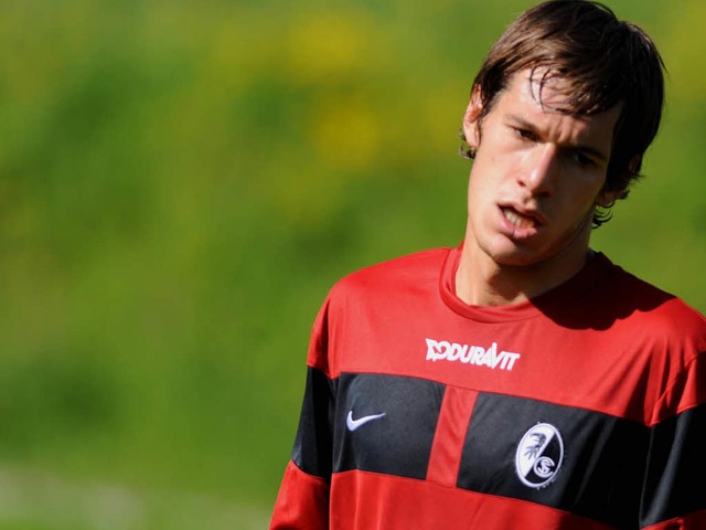 Robin Schuster stellt sich in Schruns ...er Julian Schuster beim VfB Stuttgart.  | Foto: m schn