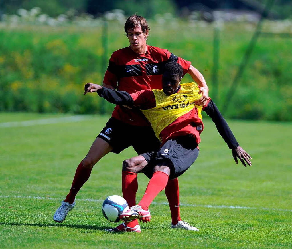 Robin Schuster gegen Mo Idrissou.