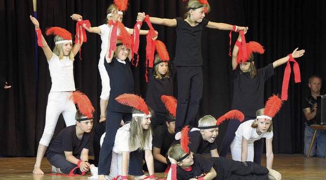 Die ganze Schule feierte: Schlershow mit akrobatischen Einlagen     | Foto: Michael Martin