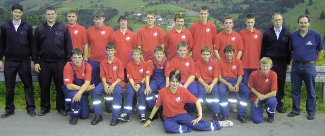 Die Jugendfeuerwehr Hg-Ehrsberg mit i...r und Gesamtkommandant Bruno Schmidt.   | Foto: Gerhard Wiezel