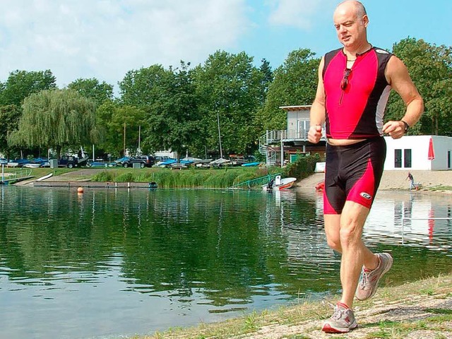 Luft sich schon mal am Ufer des Gifizsees fr den Triathlon warm: Georg Hauger   | Foto: britta Kuck