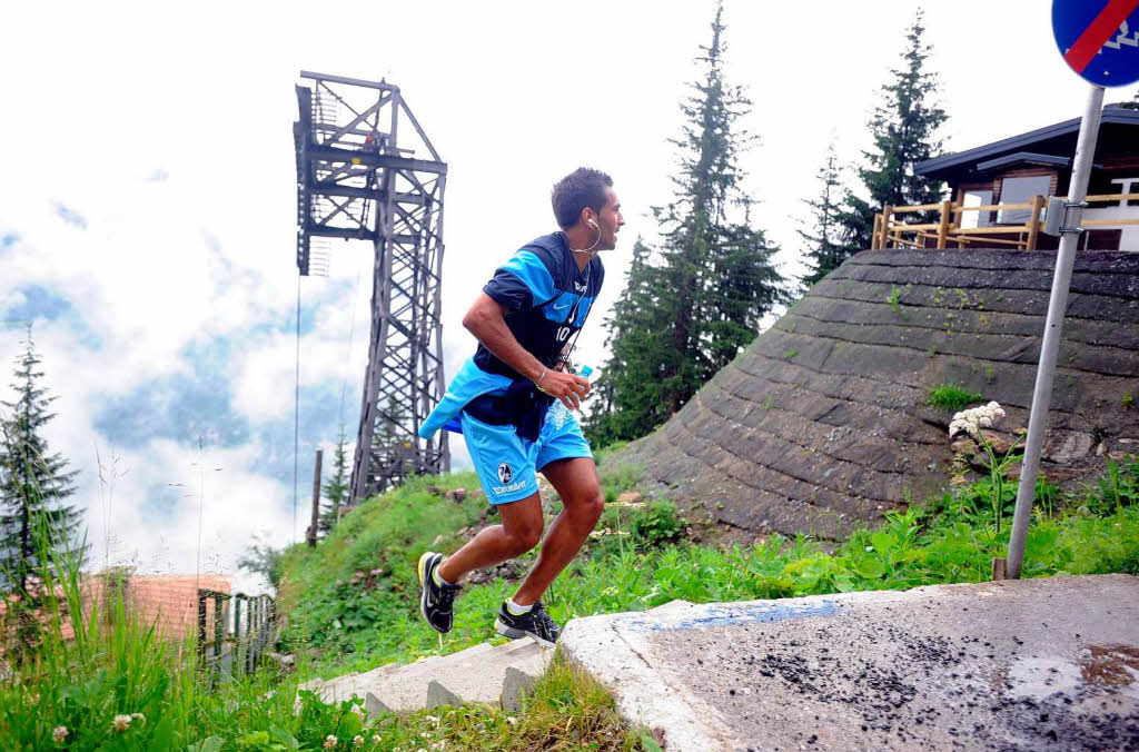 Yacine Abdessadki  fliegt den Berg hinauf