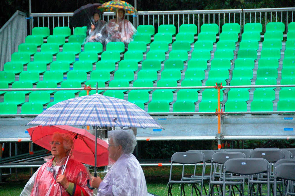 Widrige Wetterverhltnisse bis kurz vor Konzertbeginn, doch  Weltstar Montserrat Caball und ihre Fans lieen sich nicht verdrieen.