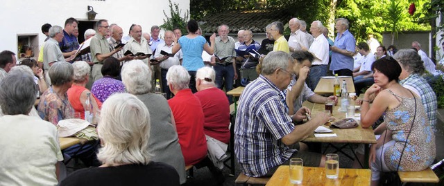 Das Platzkonzert in Eimeldingen stie ...rchor Liederkranz war dabei zu hren.   | Foto: Sutter