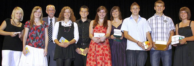 Die Preistrgerinnen und Preistrger d...r Roland Berger (Dritter von links)...  | Foto: Heidi Foessel