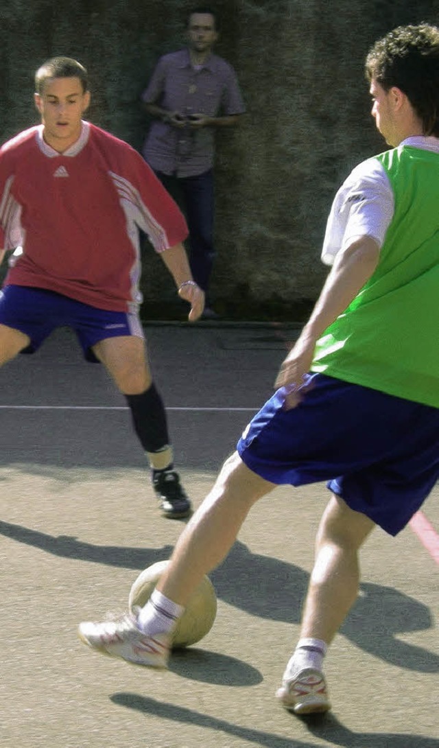 Rasante Begegnungen gab es beim Street-Soccer-Turnier in Bad Sckingen.  | Foto: heike armbruster