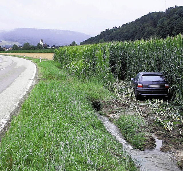 Auf der L 161 a kam es zwischen Stette...n. So  landete ein Auto  im Maisfeld.   | Foto: Gems-Thoma