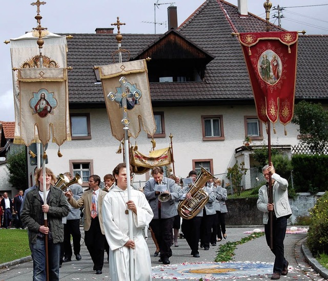 Eine feierliche Prozession zog am Sonn...ler Umgang&#8220; durch den Ortsteil    | Foto: Petra Mller