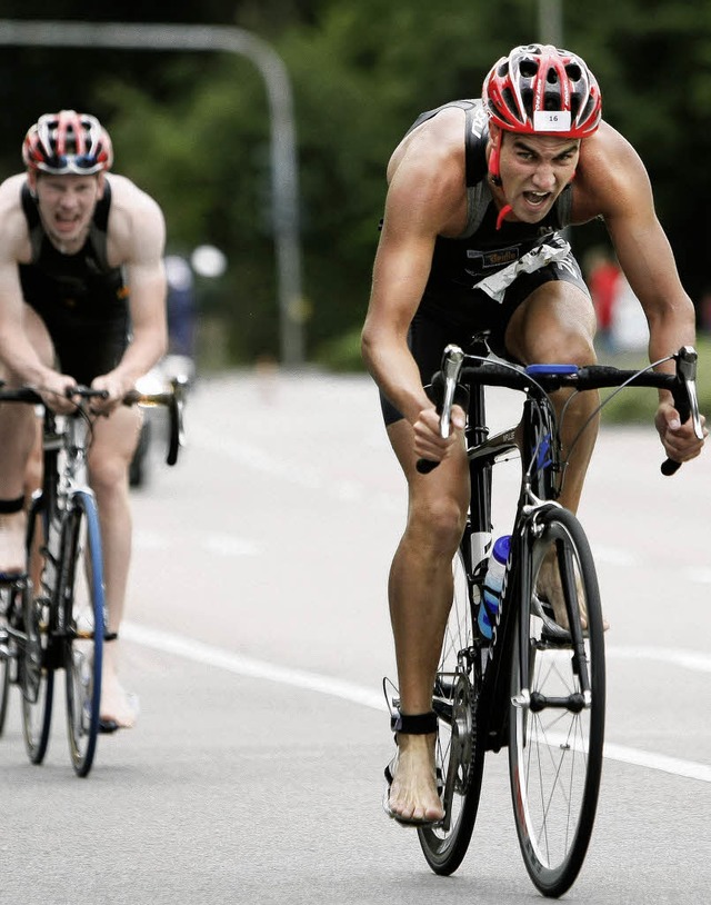 Die Bundesliga-Triathleten treten energisch in die Pedale.   | Foto: Fotos: Faruk nver