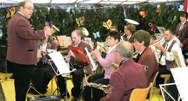 Auch der Musikverein Gndelwangen  spielte im Festzelt in Oberbrnd auf.   | Foto: gert brichta