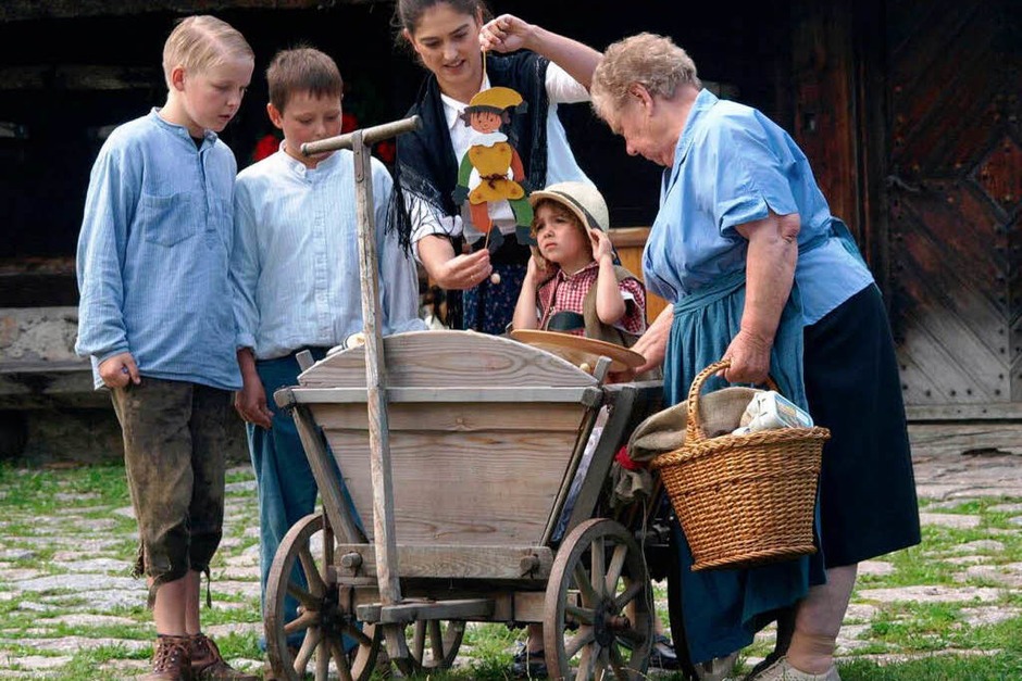 1. Szene: Zum Hamstern auf dem Wald (Foto: Karin Stöckl-Steinebrunner) 1. Szene: Zum Hamstern auf dem Wald (Foto: Karin Stöckl-Steinebrunner)