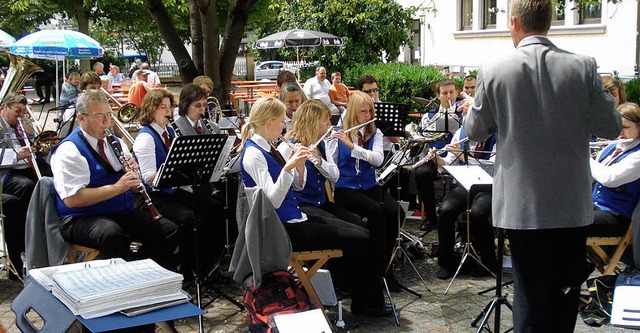 Auch der befreundete Musikverein Binzen spielte auf.  | Foto: Steineck