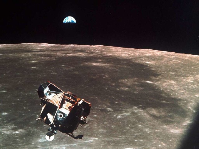 Dem Mond am Computer ganz nah – dank Google. | Foto: dpa Dem Mond am Computer ganz nah – dank Google. | Foto: dpa