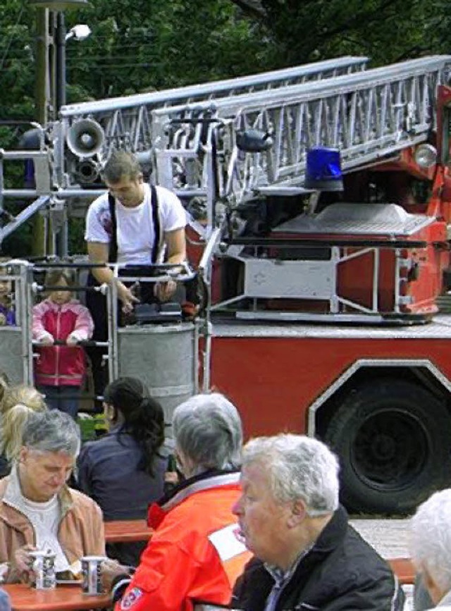 Gefeiert und die Technik gezeigt wurde...der Feuerwehrabteilung  Oberprechtal.   | Foto: Roland Gutjahr