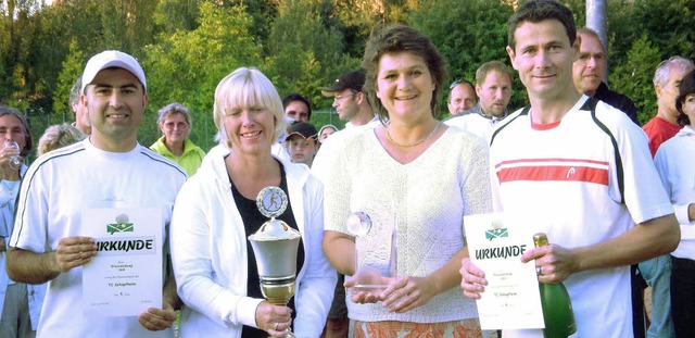 So sehen Sieger aus: Susanne Eberhardt... Doppel beim Wiesental-Cup in Wiechs.   | Foto: Heiner Fabry