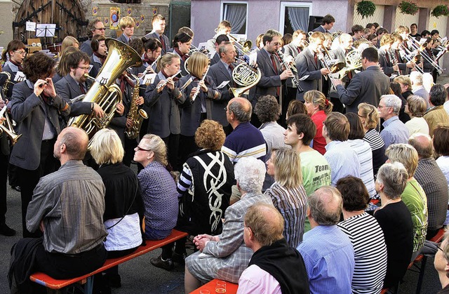 Tchtig den Marsch blasen lieen sich ...agabend  von der Endinger Stadtmusik.   | Foto: Ilona Hge