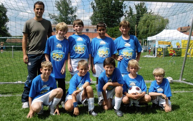 Die Mannschaft (von links):  Trainer F... Enzo, Hannes, Max, Sebastian (vorne).  | Foto: Privat