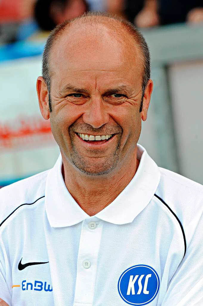 Hatte am Ende gut lachen: Karlsruhes Trainer Ede Becker.
