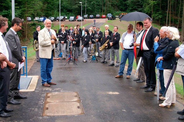 Das sanierte <Bildtext>Rckhaltebecken...Monaten Bauzeit eingeweiht.</Bildtext>  | Foto: Ilona Hge