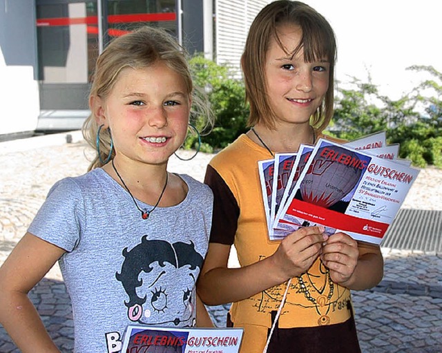 Dana Seeger (links) und Vanessa Buhl gewannen Flge mit dem Heiluftballon.  | Foto: Dominik Teuber