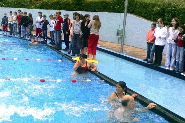 Die Zeller Schulen messen sich im Schwimmen